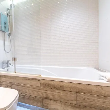 Smart Central Woking 1 Bedroom Apartment Exterior photo