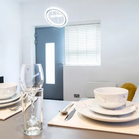 Smart Central Woking 1 Bedroom Apartment Exterior photo