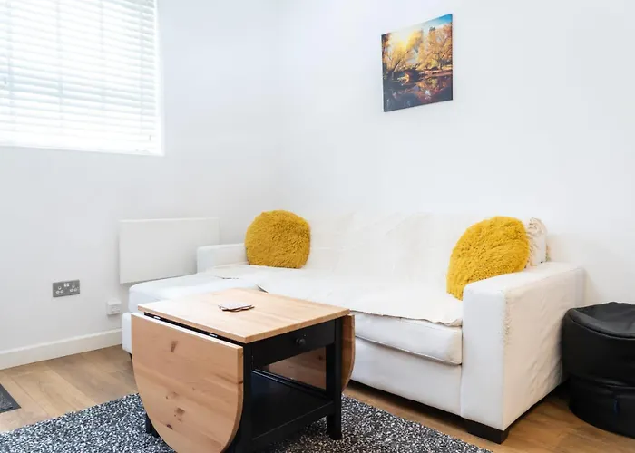 Smart Central Woking 1 Bedroom Apartment