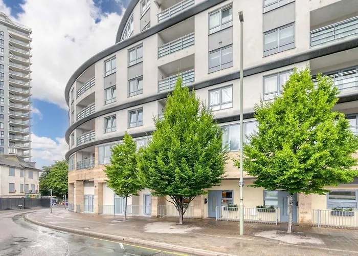 Smart Central Woking 1 Bedroom Apartment