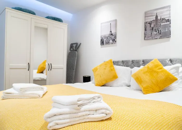 Smart Central Woking 1 Bedroom Apartment
