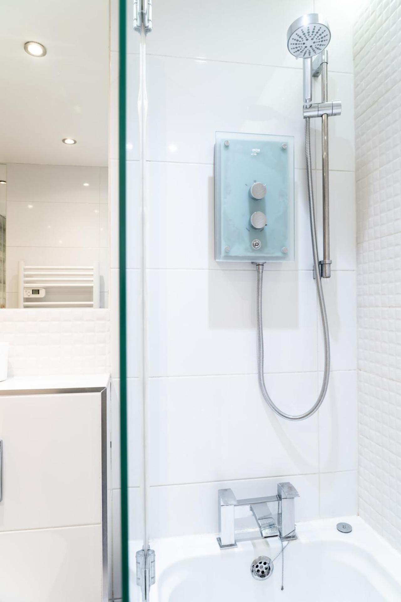 Smart 1 Bedroom Apartment Woking